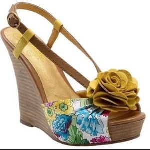 Anthropologie Seychelles Joan Yellow Floral Stacked Wedge Strappy Sandal Size 6